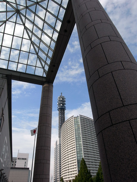 横浜美術館　エントランス